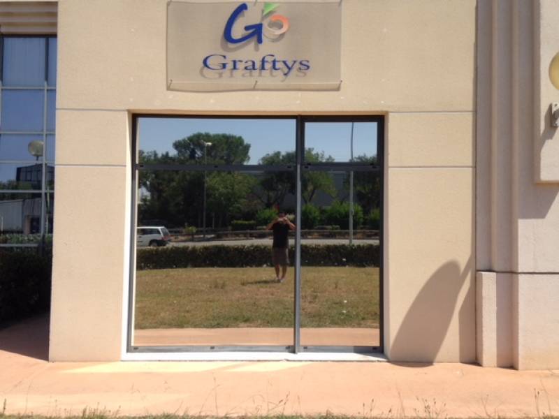 Pose de film protection solaire vitrage de bureaux à Aix les Milles