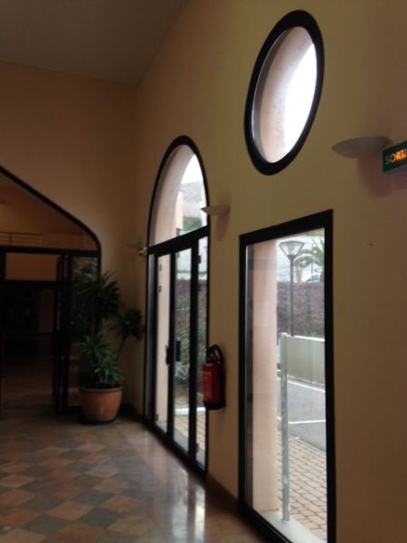 Réduire la lumière dans un batiment professionnel