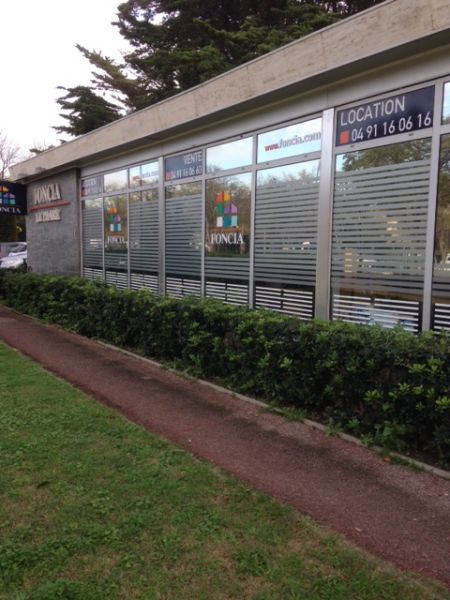 protection solaire et signalétique